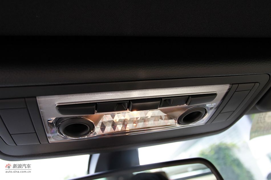 宝马330i敞篷轿跑车