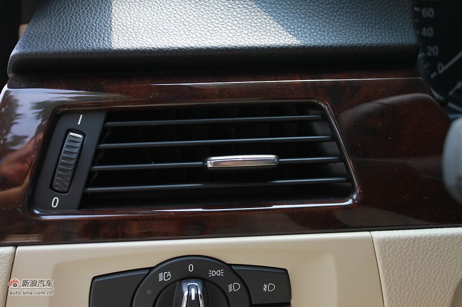 宝马330i敞篷轿跑车