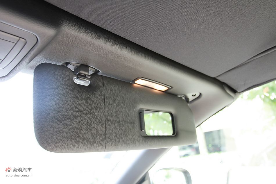 宝马330i敞篷轿跑车