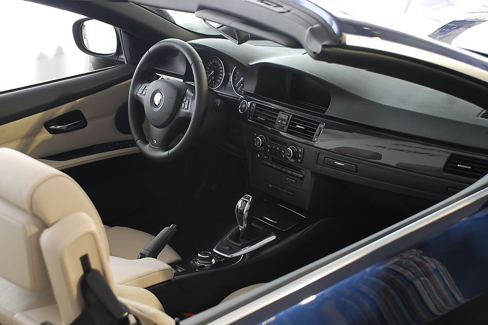 进口宝马3系双门轿跑车与双门敞篷车