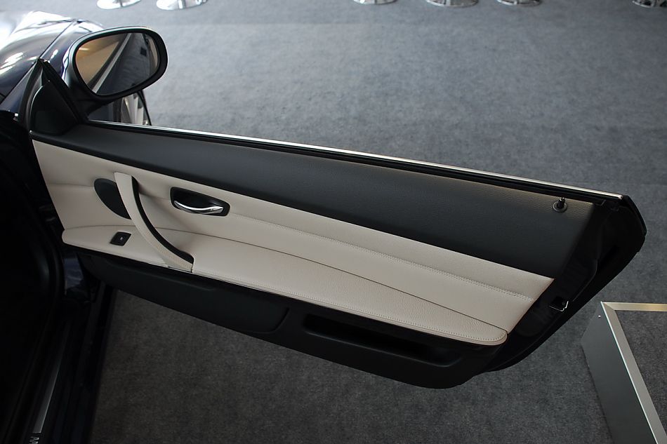 进口宝马3系双门轿跑车与双门敞篷车