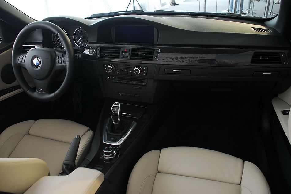 进口宝马3系双门轿跑车与双门敞篷车