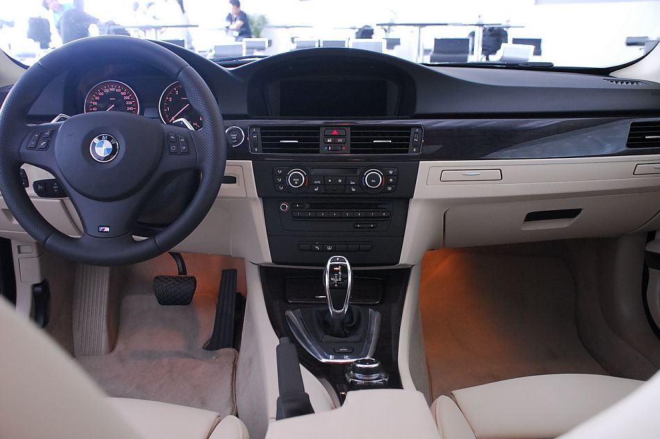 进口宝马3系双门轿跑车与双门敞篷车