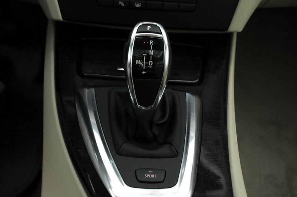 进口宝马3系双门轿跑车与双门敞篷车