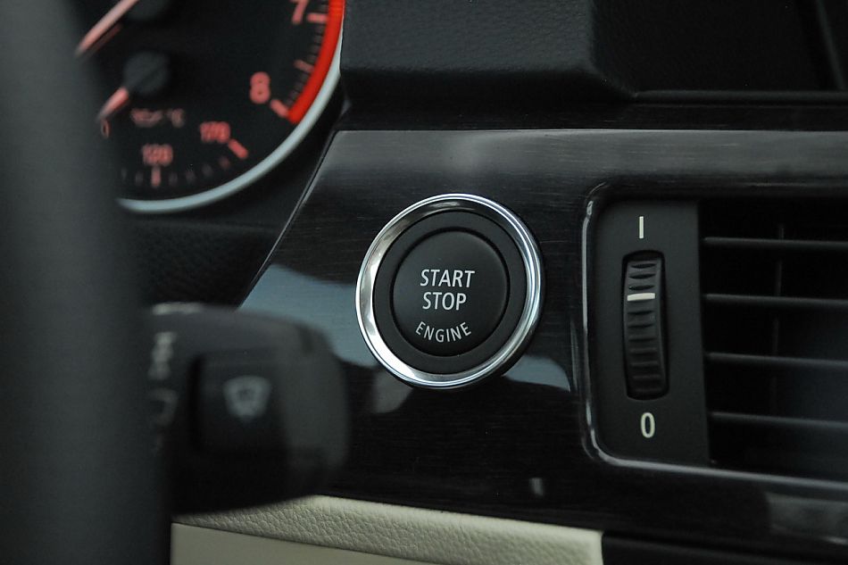 进口宝马3系双门轿跑车与双门敞篷车