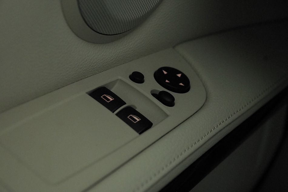 进口宝马3系双门轿跑车与双门敞篷车