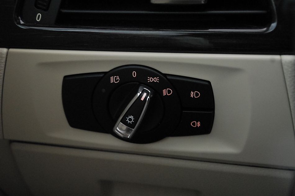 进口宝马3系双门轿跑车与双门敞篷车