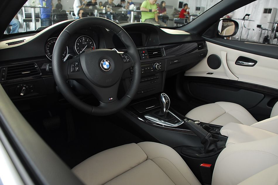 进口宝马3系双门轿跑车与双门敞篷车