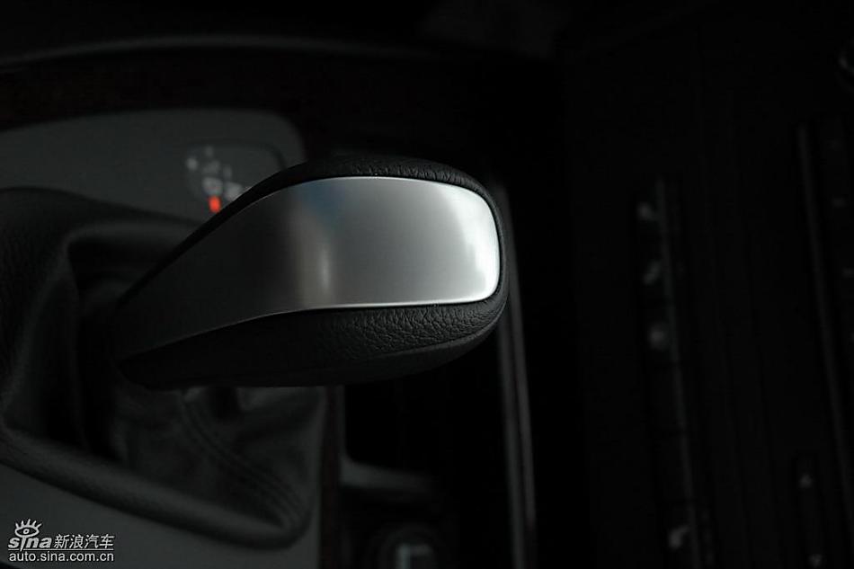 09款宝马3系轿车内饰