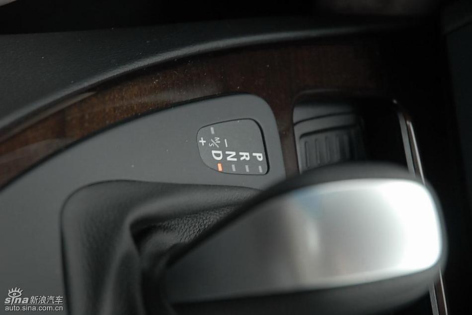 09款宝马3系轿车内饰