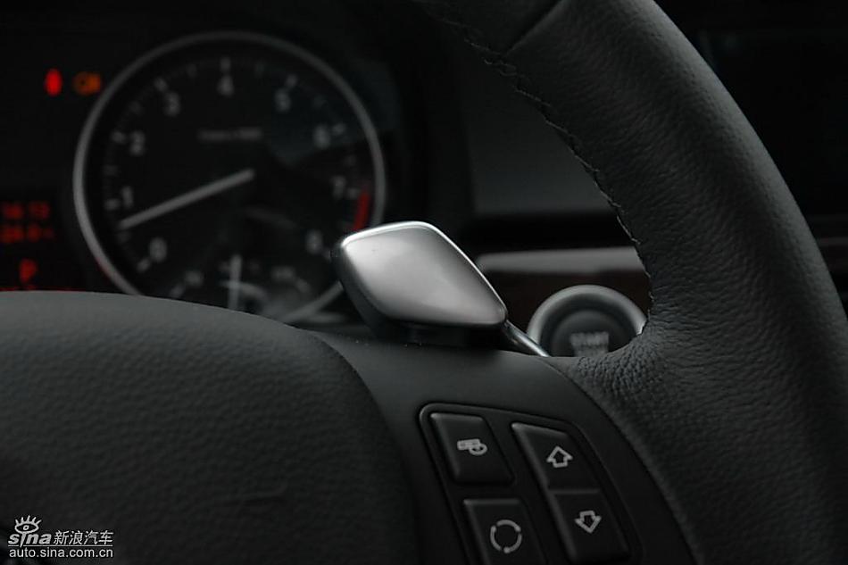 09款宝马3系轿车内饰