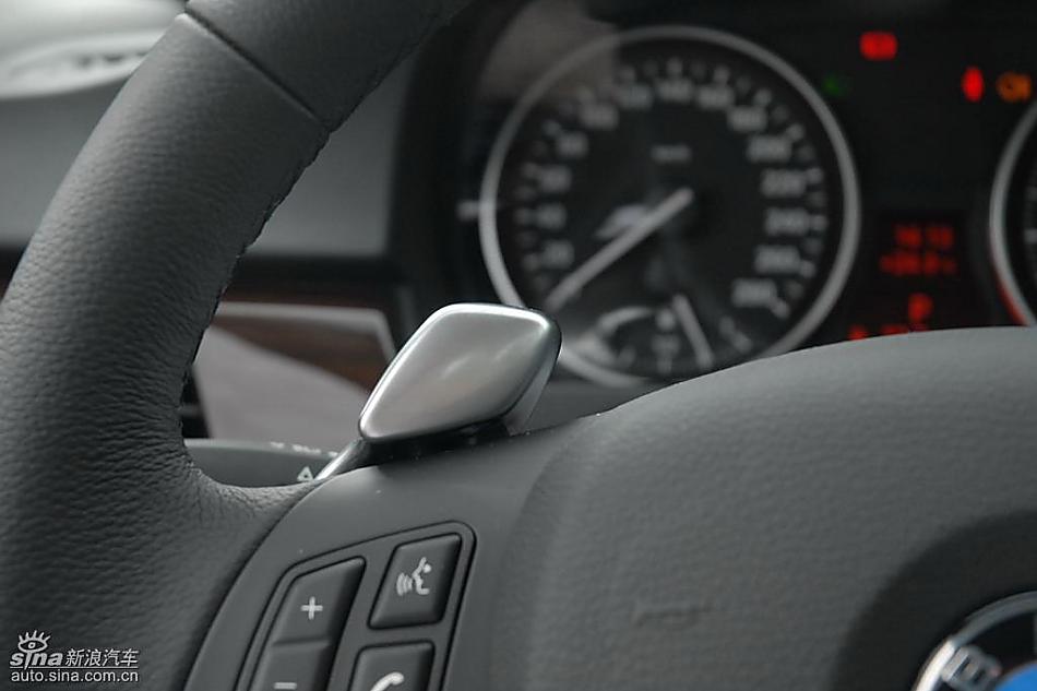 09款宝马3系轿车内饰