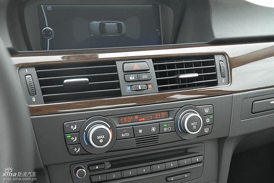 09款宝马3系轿车内饰