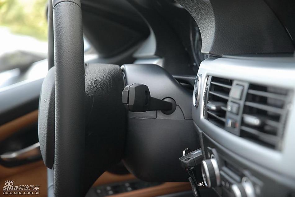 09款宝马3系轿车内饰