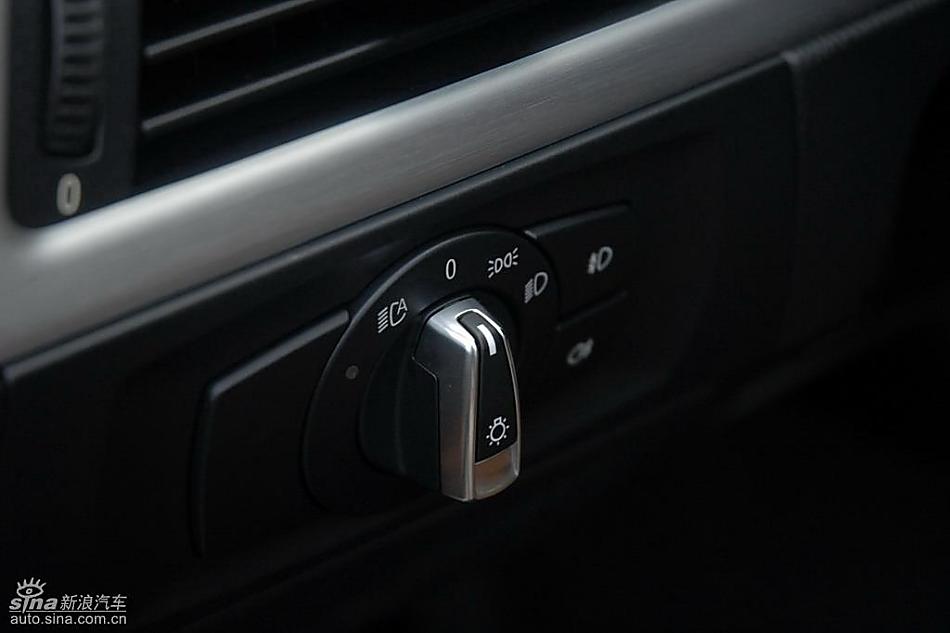 09款宝马3系轿车内饰