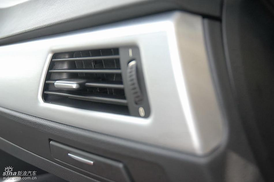 09款宝马3系轿车内饰