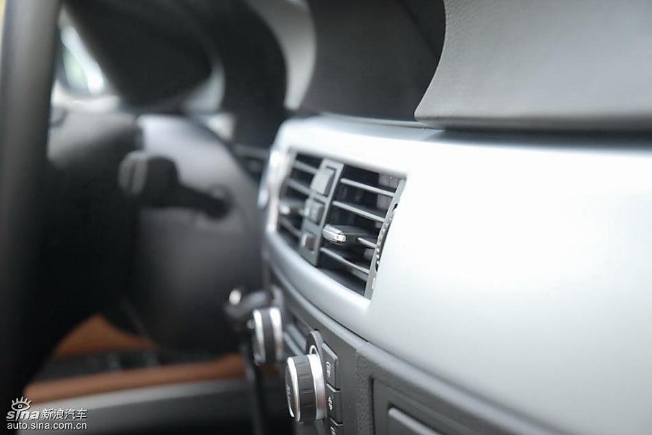 09款宝马3系轿车内饰