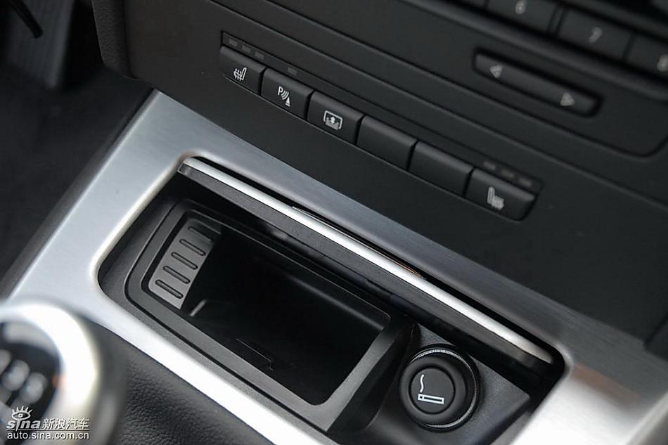 09款宝马3系轿车内饰