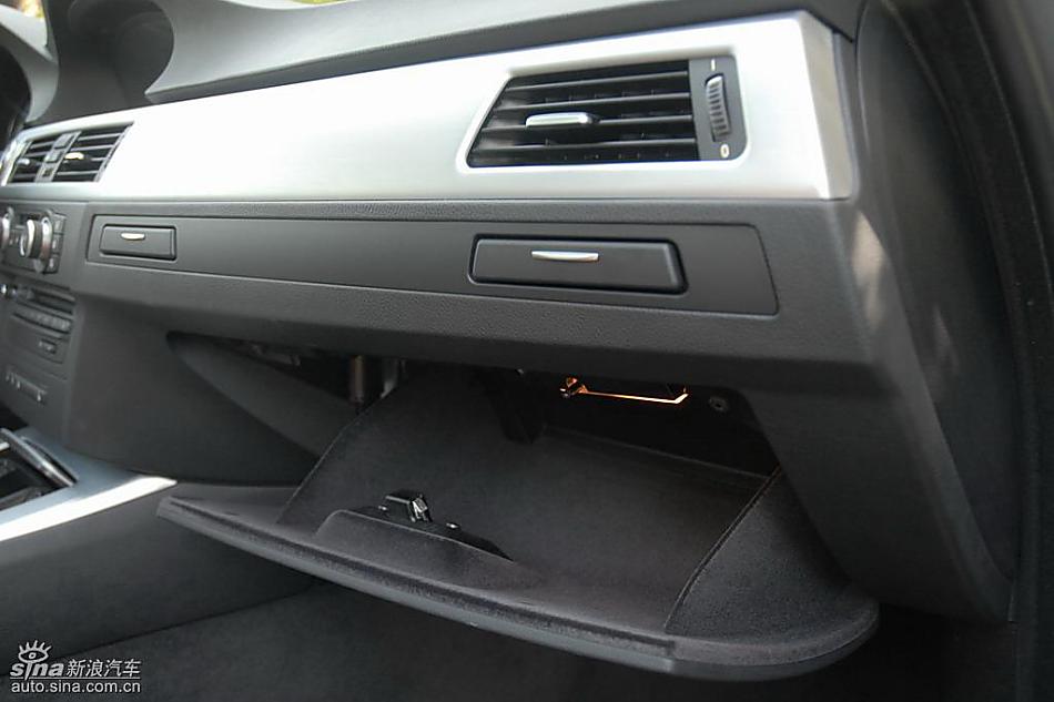 09款宝马3系轿车内饰