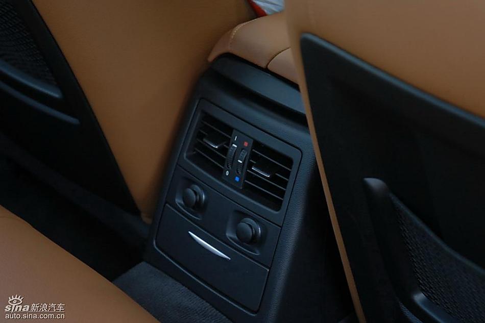 09款宝马3系轿车内饰
