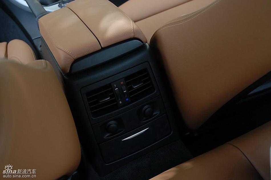 09款宝马3系轿车内饰