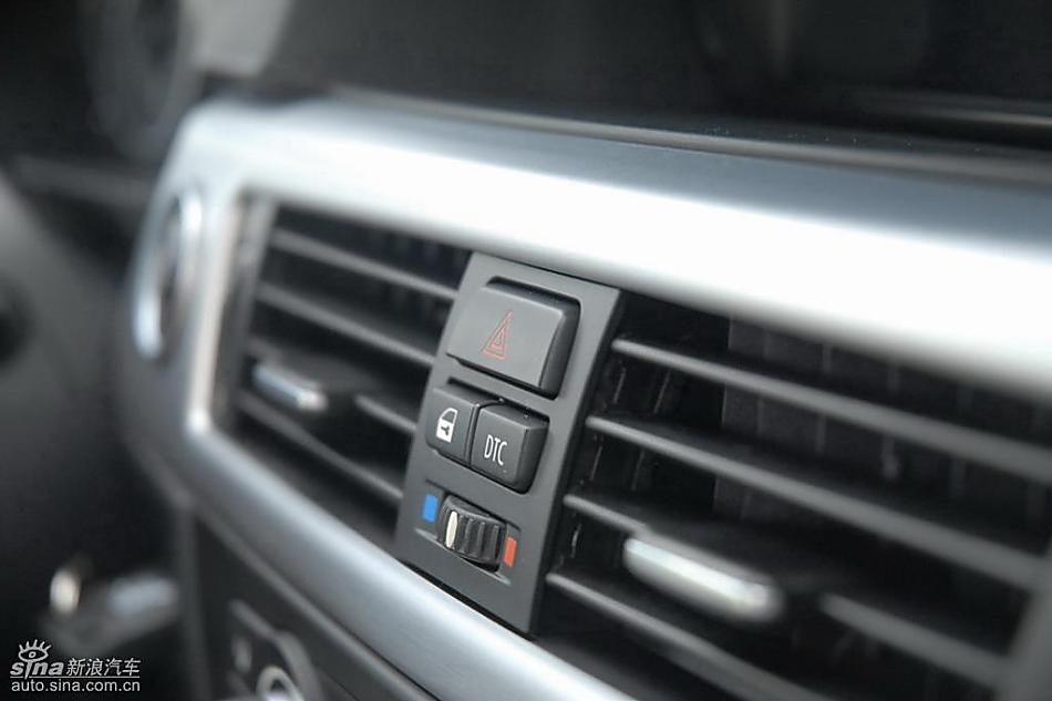 09款宝马3系轿车内饰