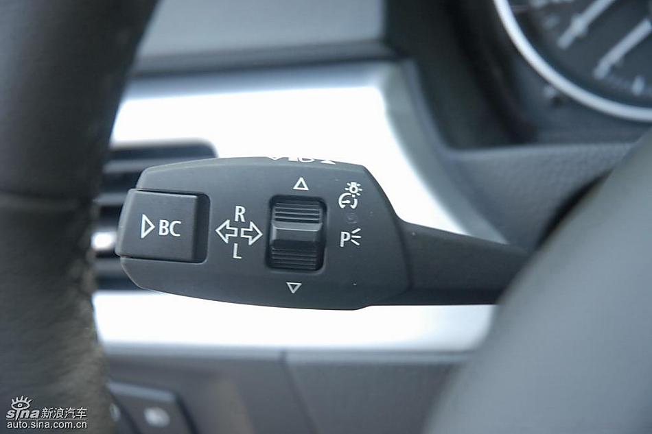 09款宝马3系轿车内饰