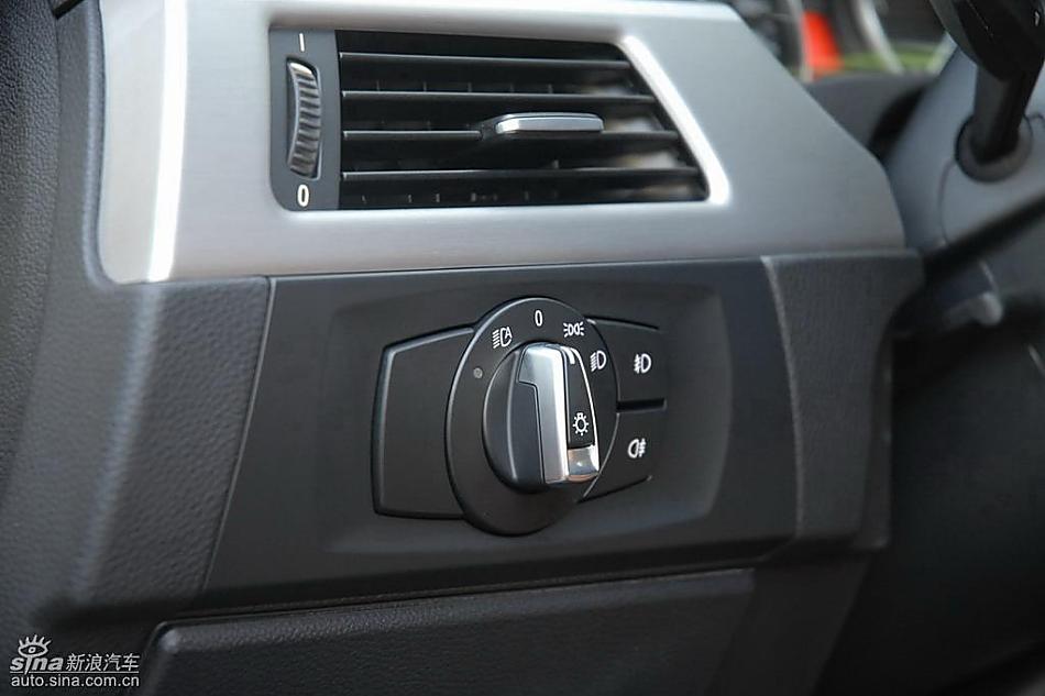 09款宝马3系轿车内饰