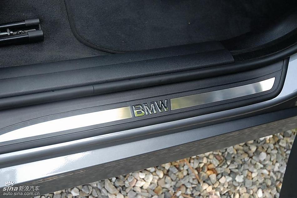 09款宝马3系轿车内饰