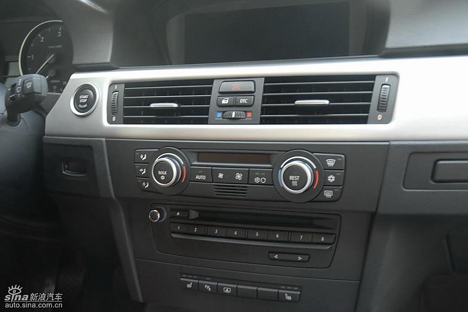 09款宝马3系轿车内饰