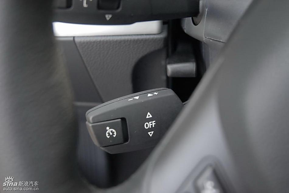 09款宝马3系轿车内饰