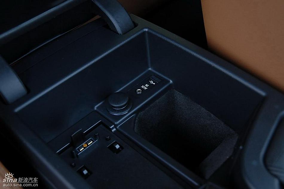 09款宝马3系轿车内饰