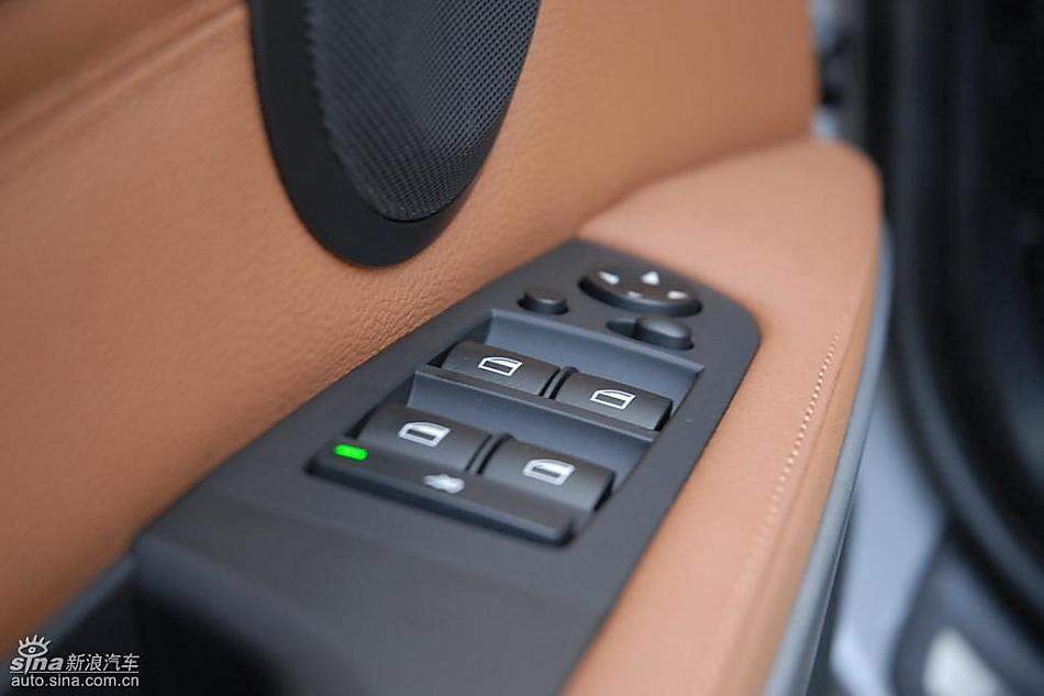 09款宝马3系轿车内饰