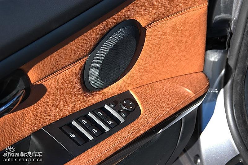 宝马335i敞篷轿车车窗控制钮