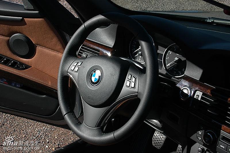 宝马335i敞篷轿车方向盘