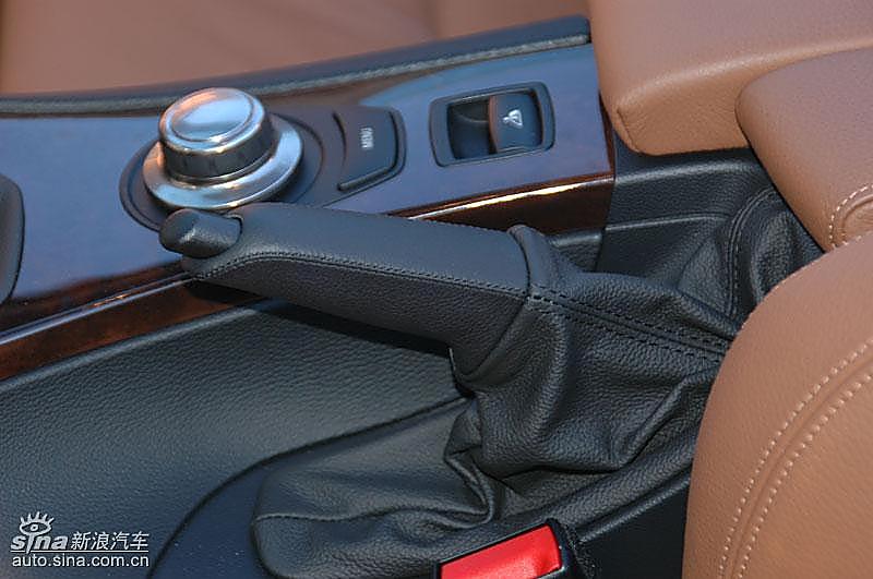 宝马335i敞篷轿车手刹拉杆