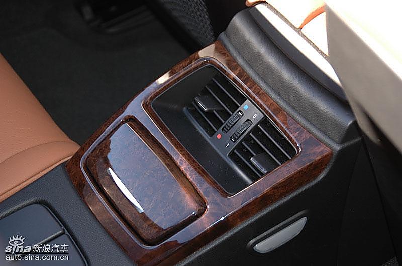 宝马335i敞篷轿车后排可移动隔板