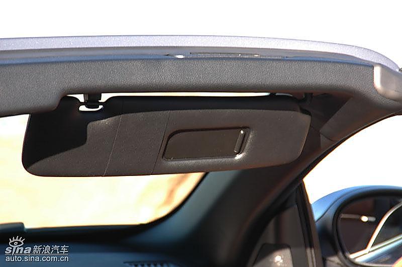 宝马335i敞篷轿车遮阳板