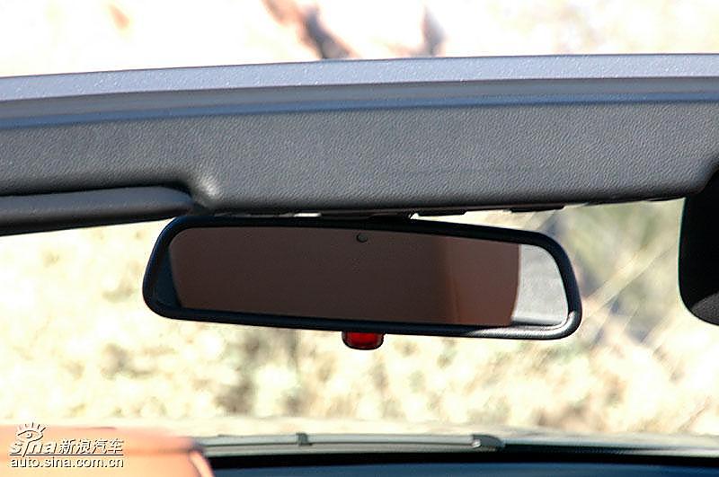 宝马335i敞篷轿车中央后视镜