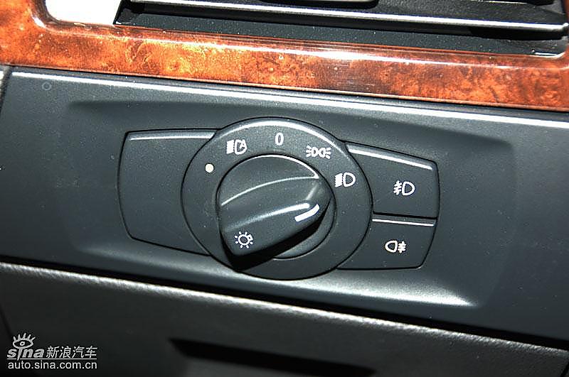 宝马335i敞篷轿车车灯开关