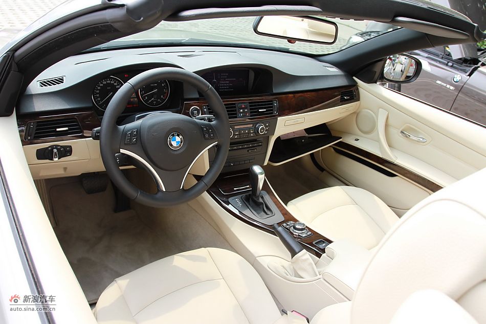 宝马330i敞篷轿跑车