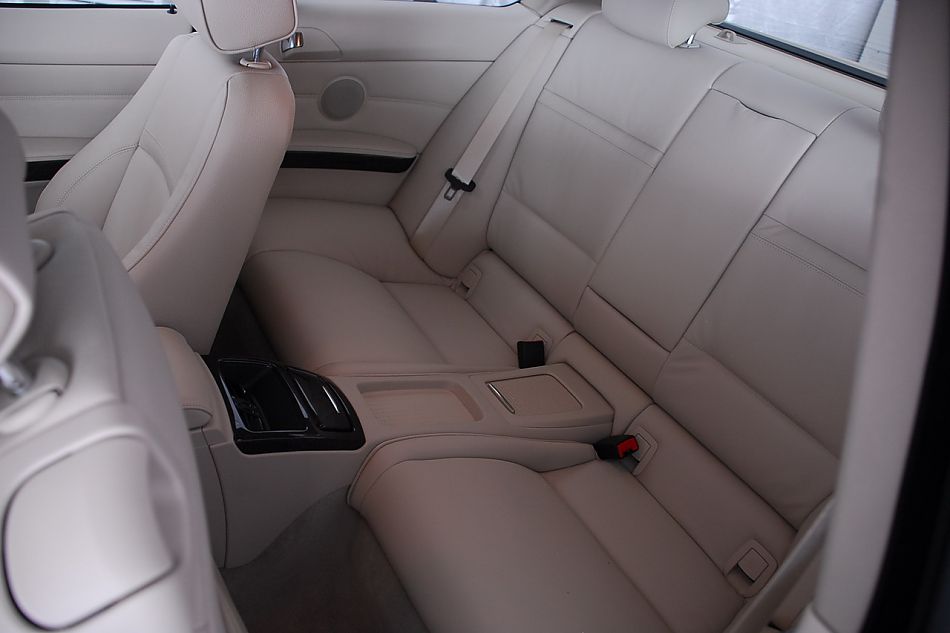 进口宝马3系双门轿跑车与双门敞篷车