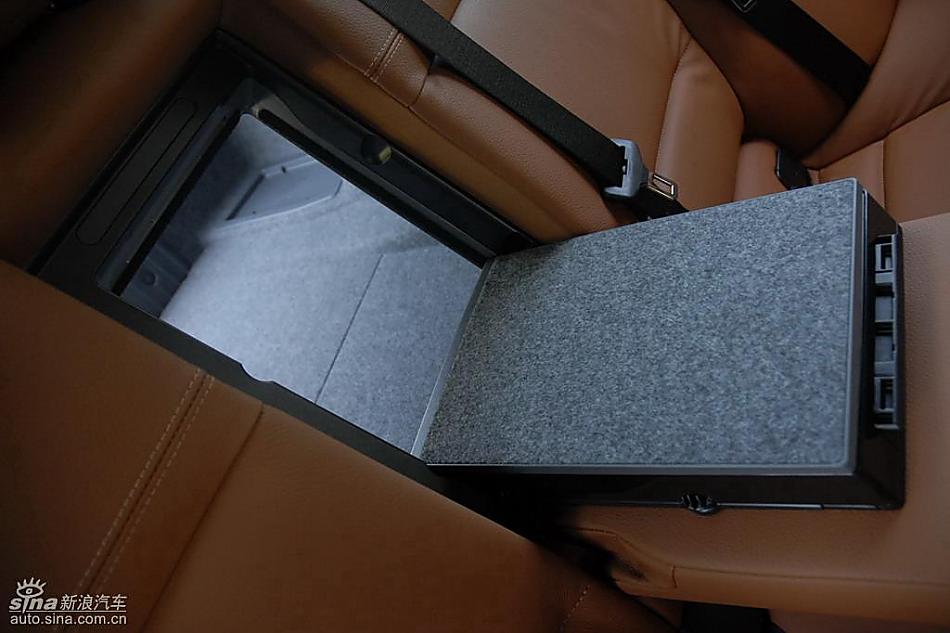 09款宝马3系轿车内饰