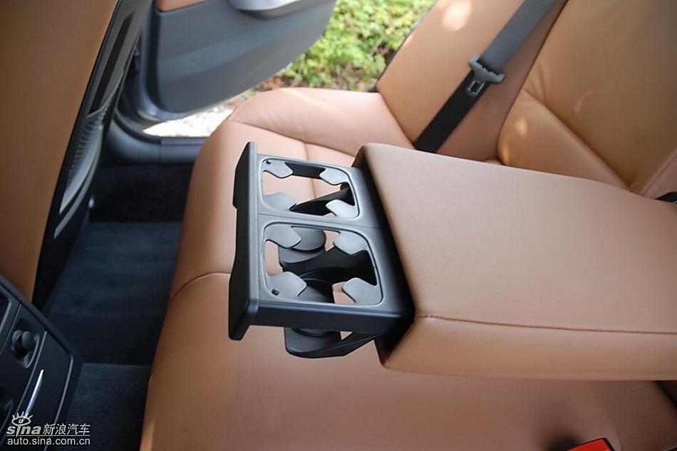 09款宝马3系轿车内饰