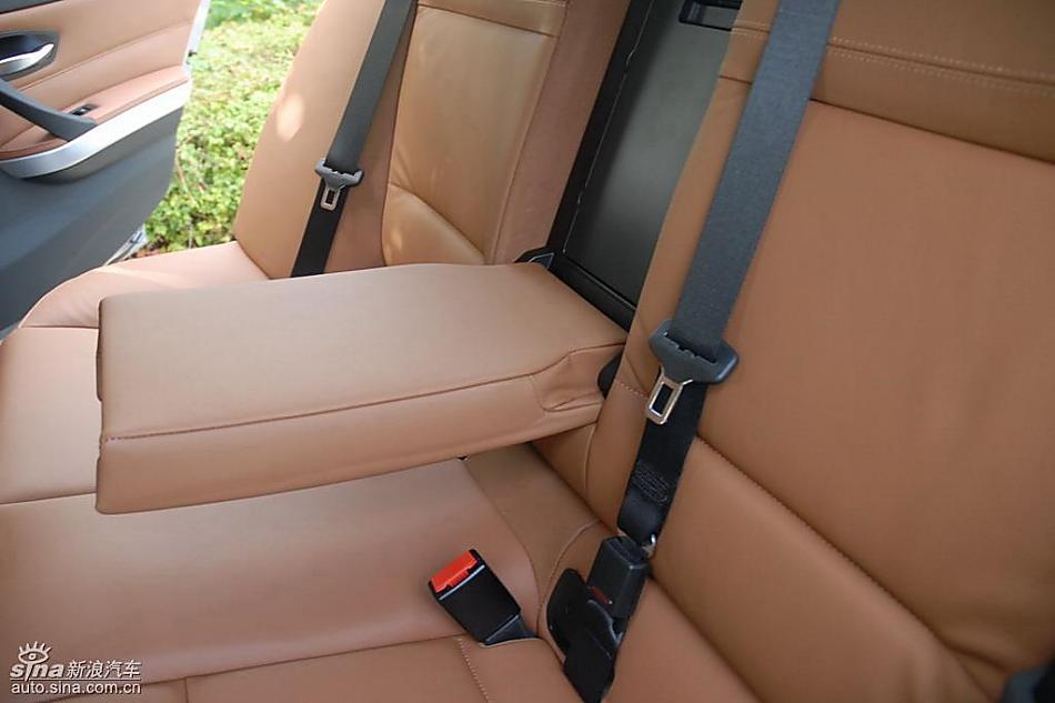 09款宝马3系轿车内饰