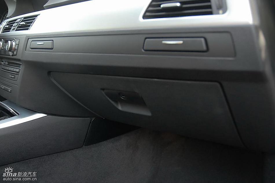 09款宝马3系轿车内饰