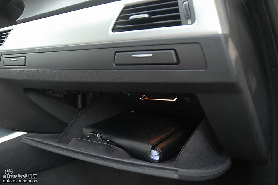 09款宝马3系轿车内饰