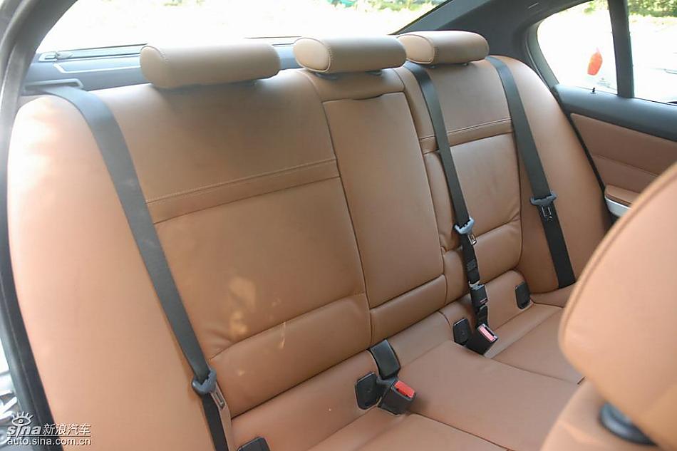 09款宝马3系轿车内饰