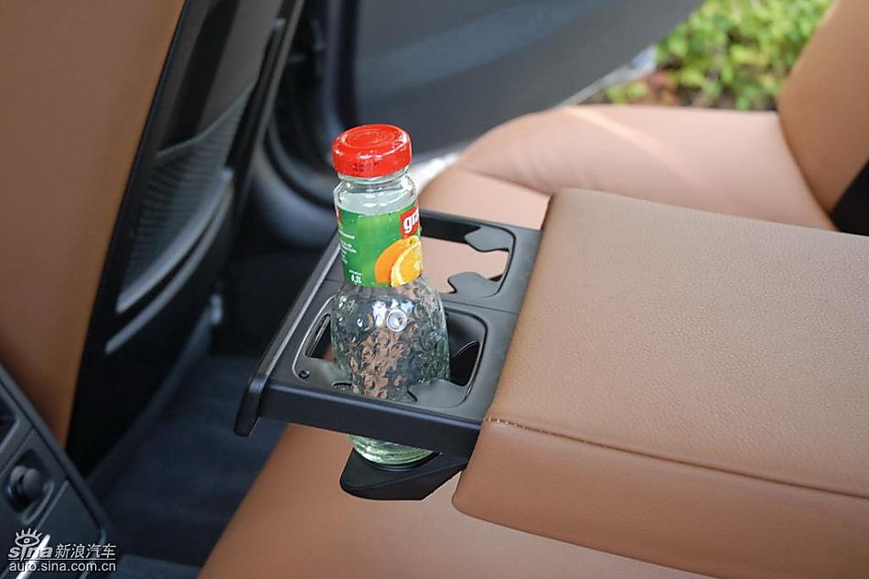 09款宝马3系轿车内饰