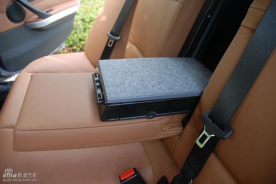 09款宝马3系轿车内饰